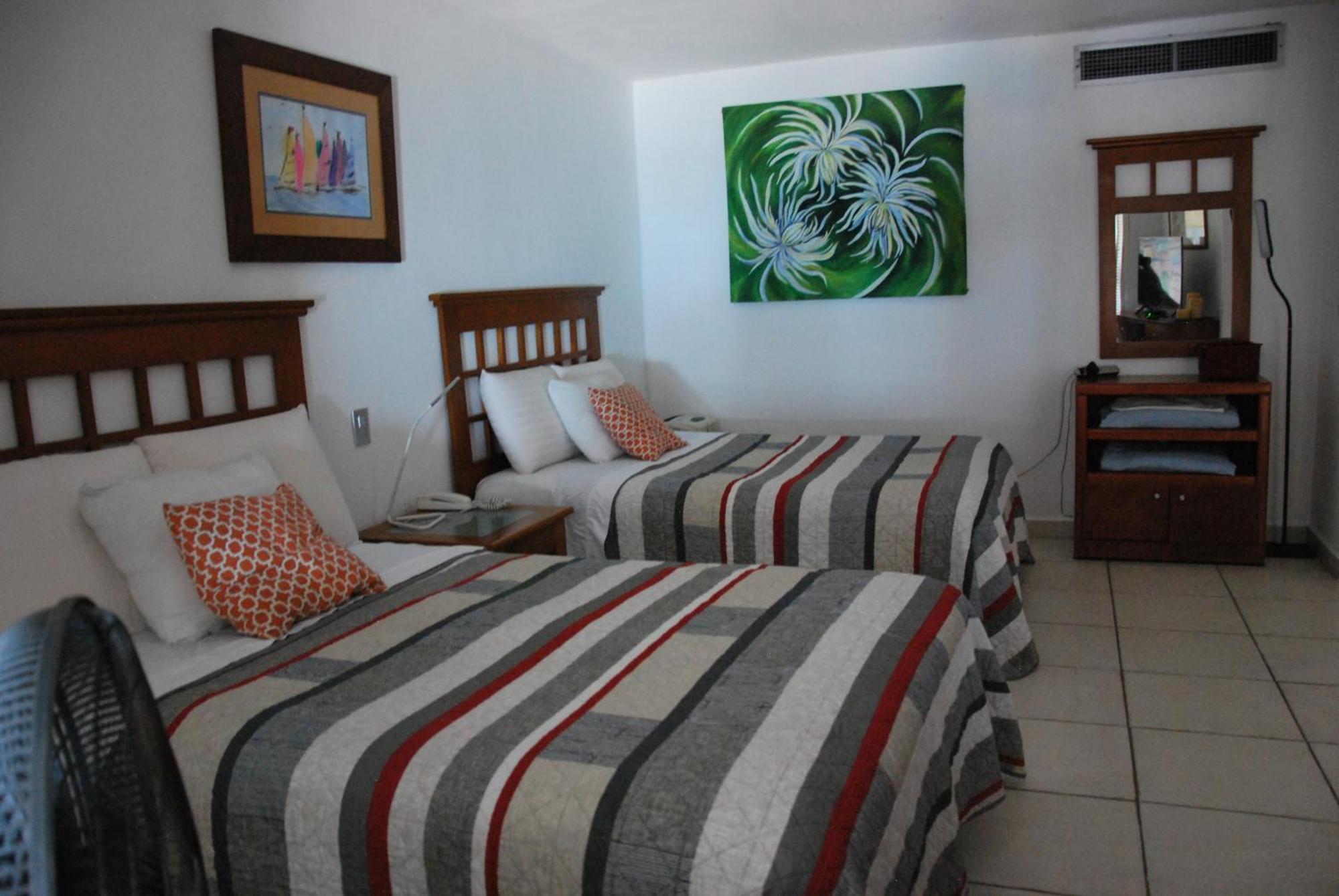 Beachfront View Condo Beside La Isla Mall Puerto Vallarta Kültér fotó